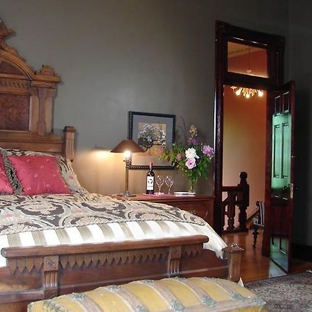 Whiskey Mansion Bed and Breakfast Saint Joseph Rum bild