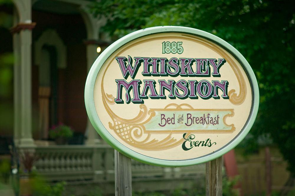 Whiskey Mansion Bed and Breakfast Saint Joseph Exteriör bild