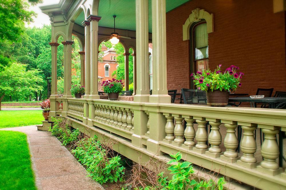 Whiskey Mansion Bed and Breakfast Saint Joseph Exteriör bild
