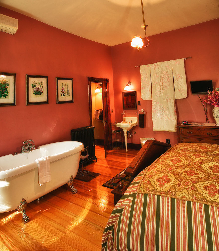 Whiskey Mansion Bed and Breakfast Saint Joseph Exteriör bild