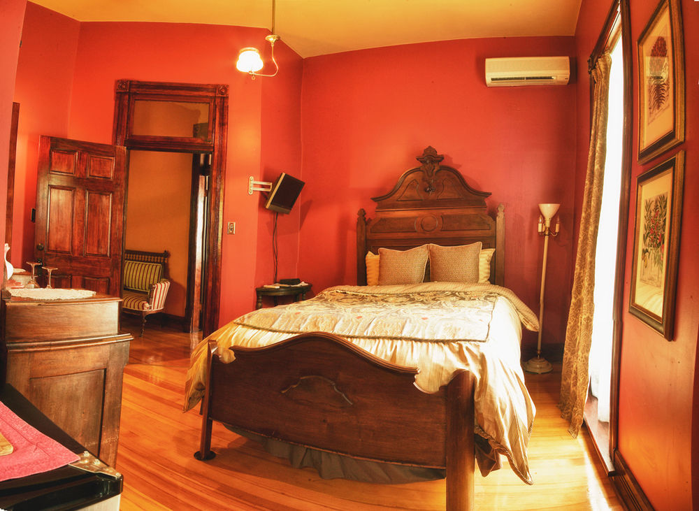 Whiskey Mansion Bed and Breakfast Saint Joseph Exteriör bild