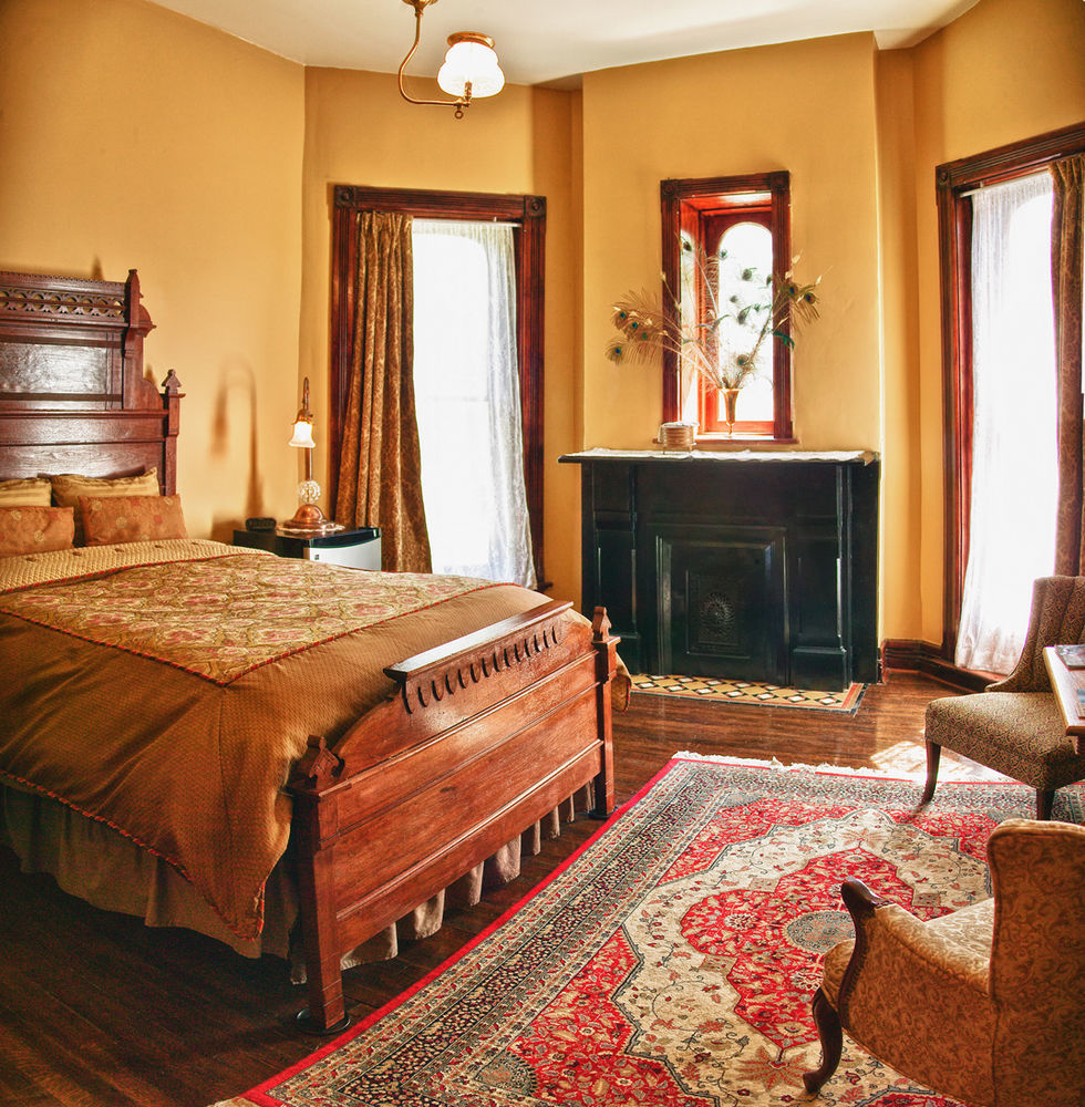 Whiskey Mansion Bed and Breakfast Saint Joseph Exteriör bild