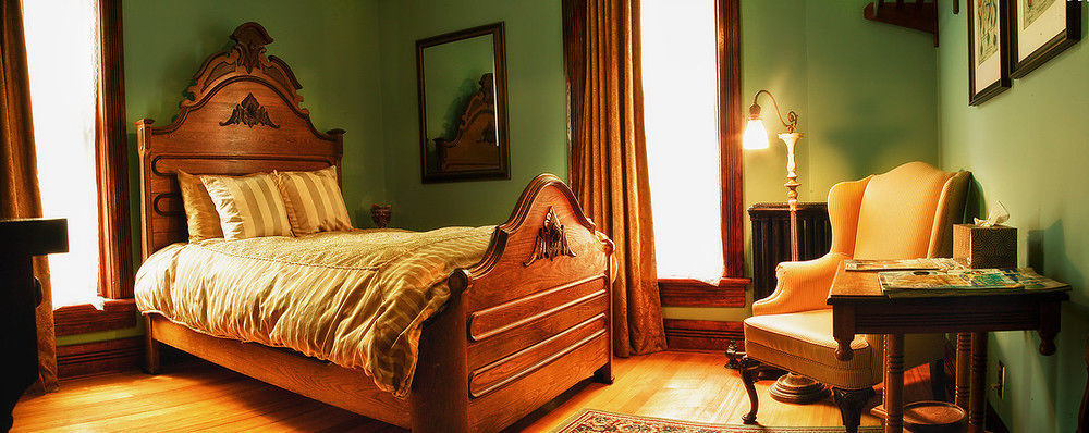 Whiskey Mansion Bed and Breakfast Saint Joseph Exteriör bild