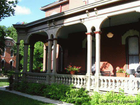 Whiskey Mansion Bed and Breakfast Saint Joseph Exteriör bild