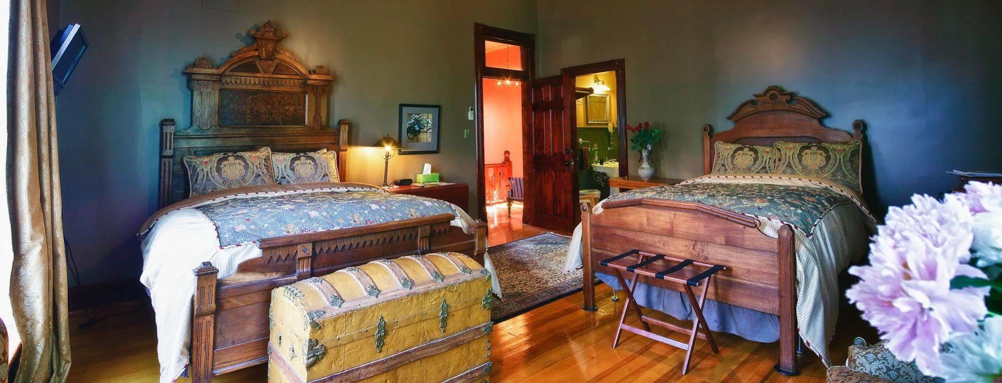 Whiskey Mansion Bed and Breakfast Saint Joseph Exteriör bild