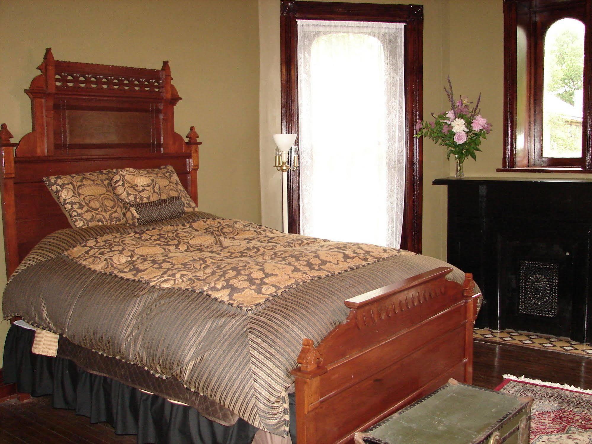 Whiskey Mansion Bed and Breakfast Saint Joseph Rum bild