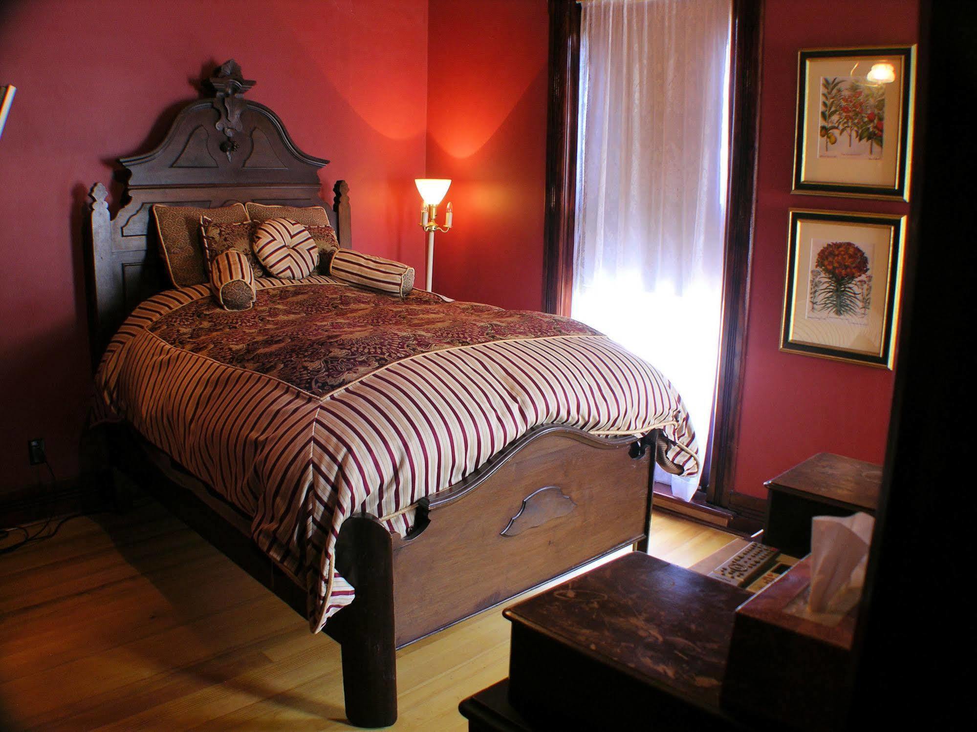 Whiskey Mansion Bed and Breakfast Saint Joseph Rum bild